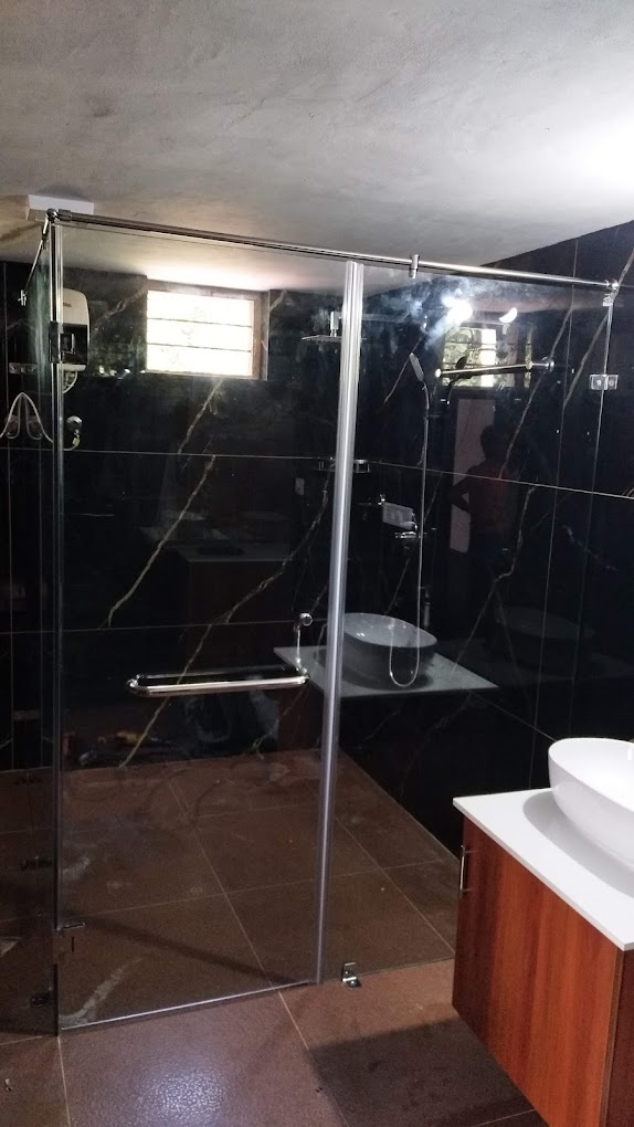 TOUGHENED GLASS BATHROOM PARTITION EXPERTS IN KOCHI